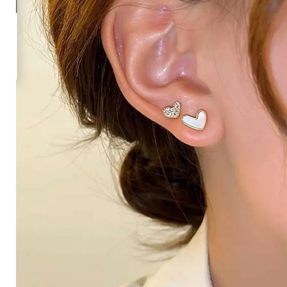 ($5) Delicate Heart Earrings Set - Picture 1 of 3